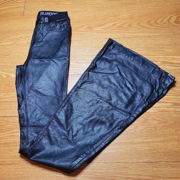 Blank NYC Women's Vegan/Faux Leather Bell Bottom Pants Black Size 24 - Picture 12 of 12